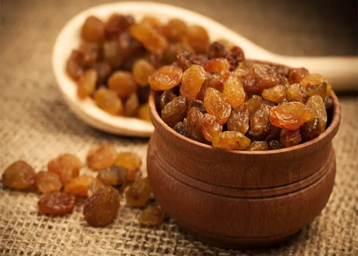 Wellhealthorganic.com:Easy-Way-To-Gain-Weight-Know-How-Raisins-Can-Help-In-Weight-Gain
